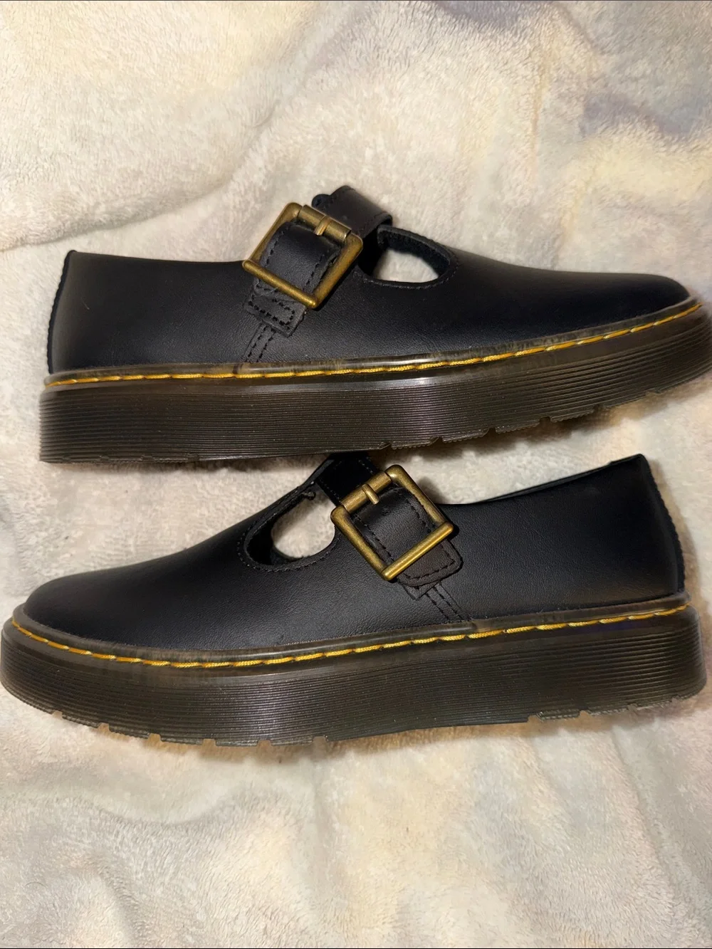 Dr. Martens smooth black